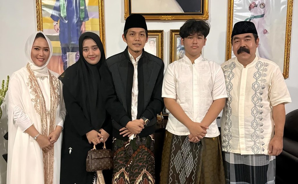 Dipimpin Gus Iqdam, Sholawatan Ultah Putra Inul Daratista Dibanjiri Lautan&nbsp;Manusia