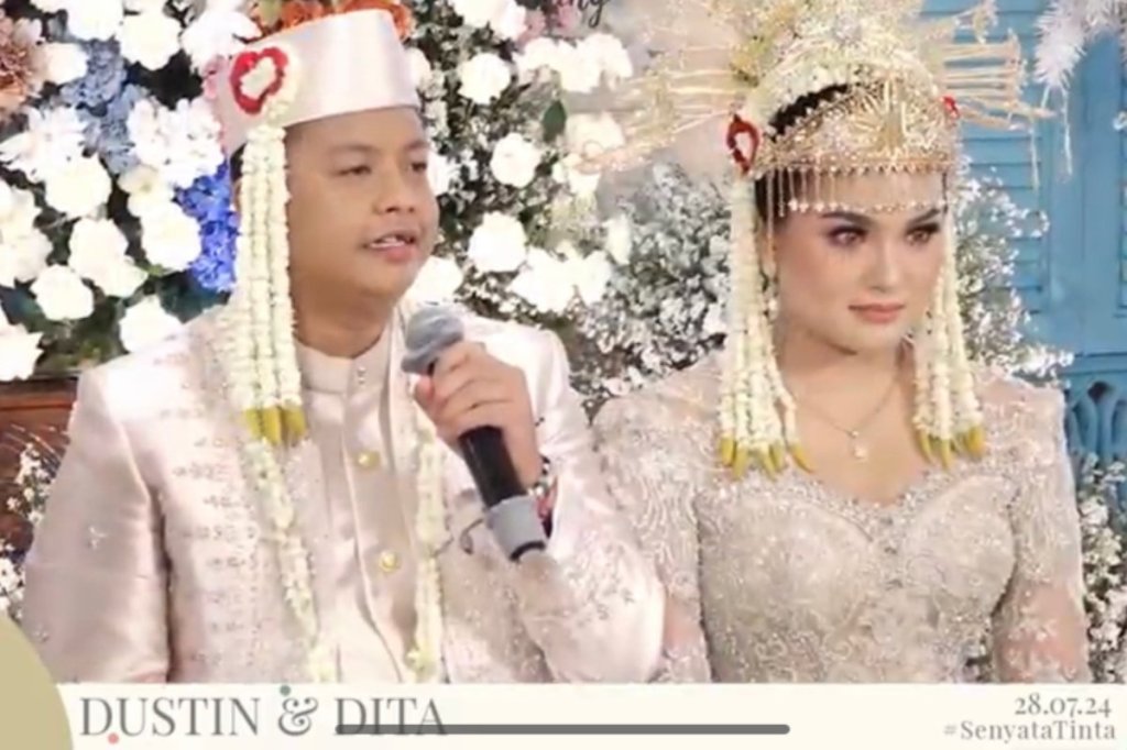 Dustin Tiffani Resmi Menikah dengan Ditha Rizky&nbsp;Amalia