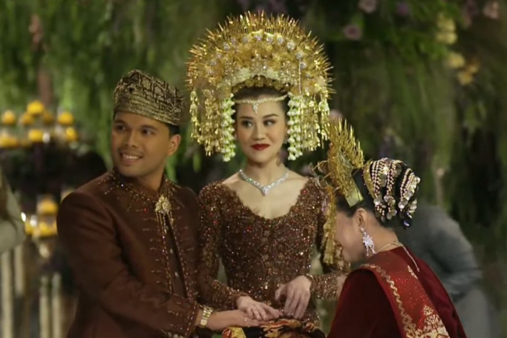 Aaliyah Massaid Keberatan Suntiang saat Resepsi Pernikahan, Thariq Mendadak&nbsp;Panik!